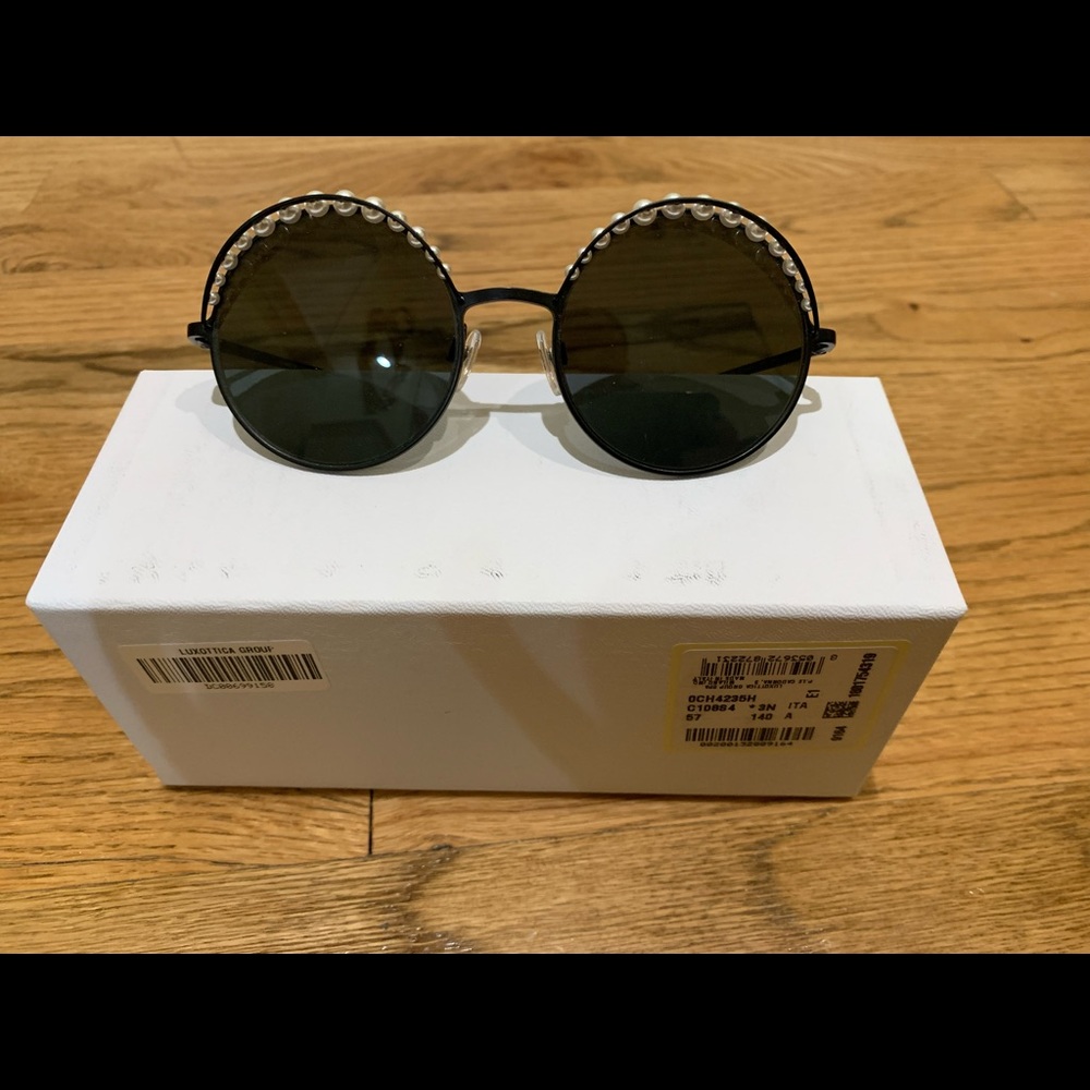 Chanel pearl glasses